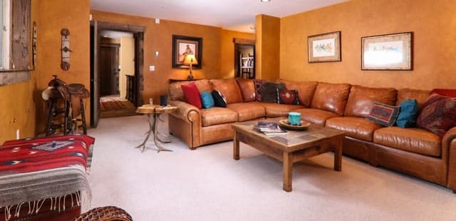 Alpenglow Peaks Lodge