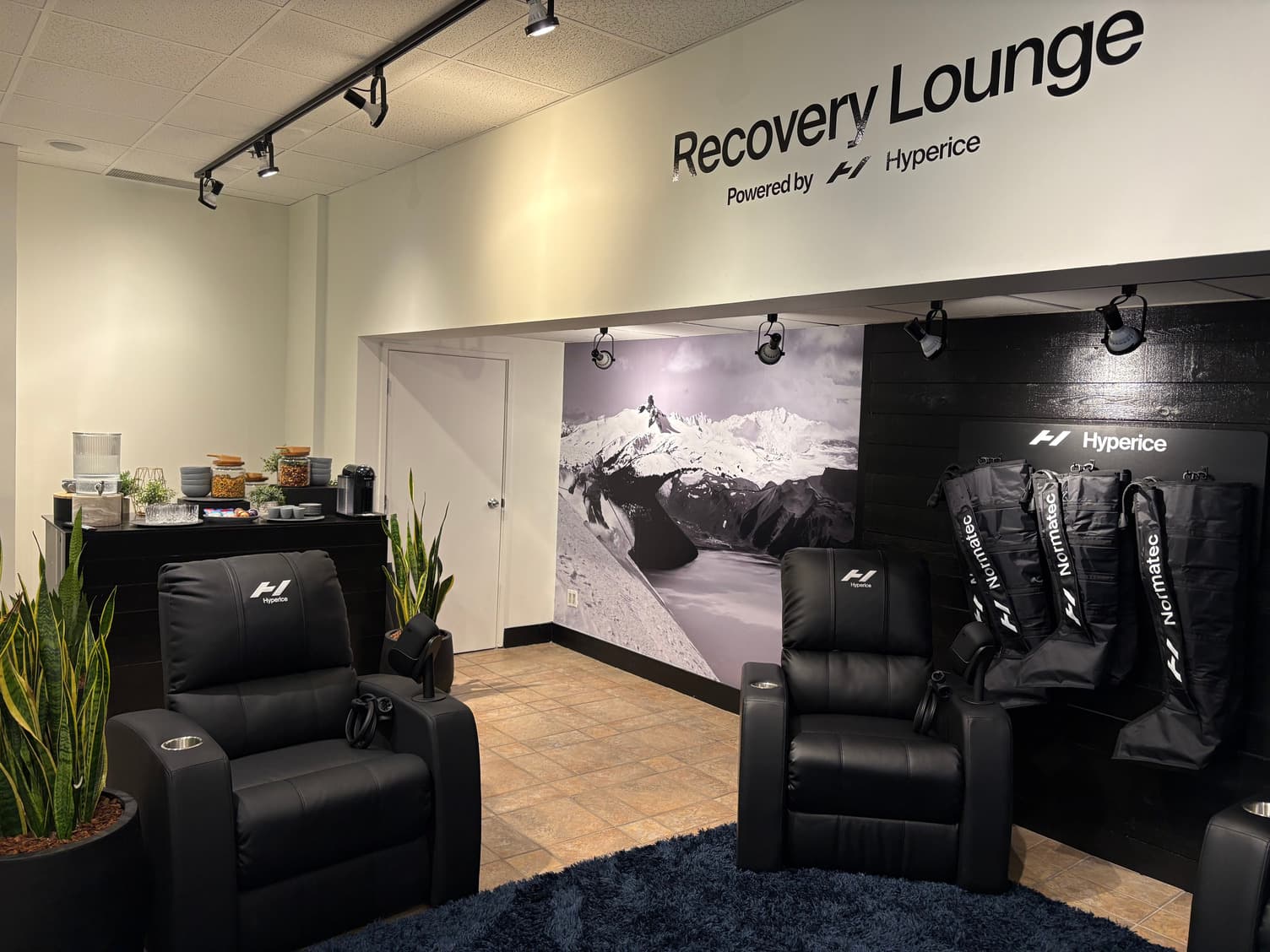 recovery lounge fairmont chateau whistler-1-11.jpg