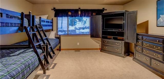 7700 Sterling Drive