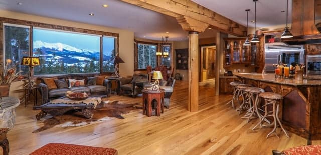 Alpenglow Peaks Lodge