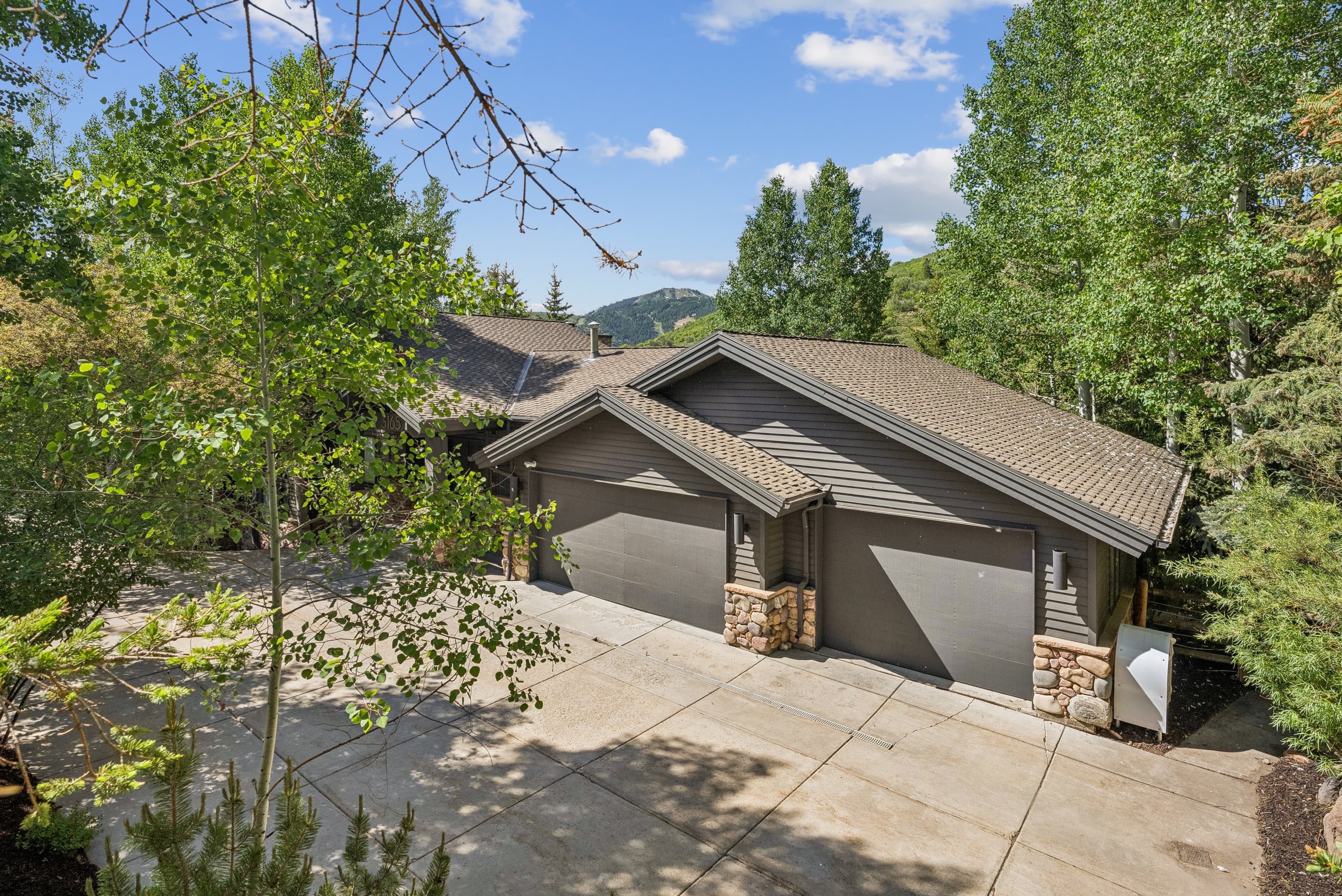 garage of deer valley bliss and parking area