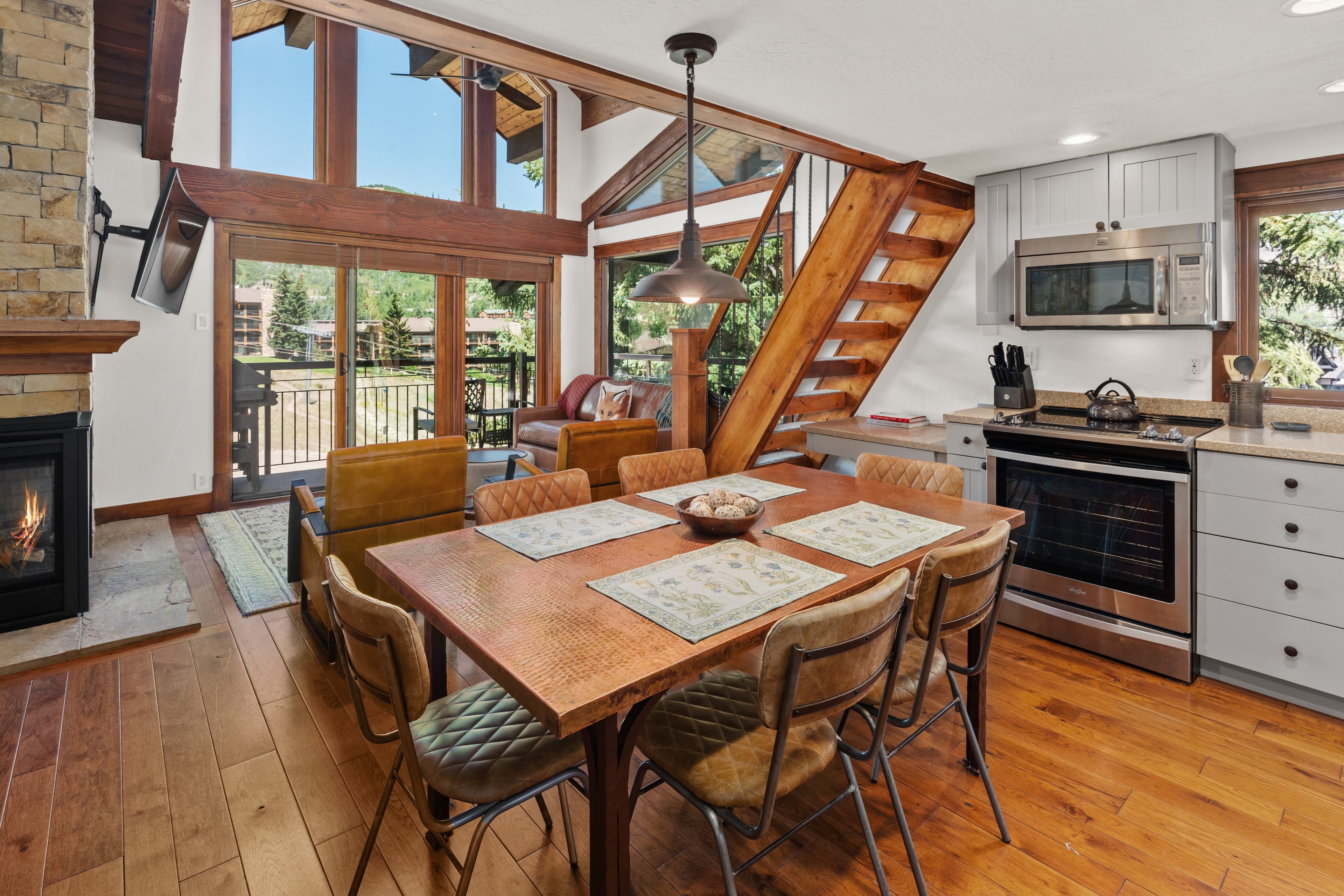 Dining table seating for 6 people