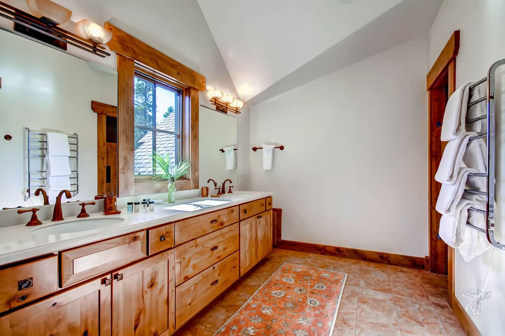Bathroom - Hatari Lodge - Breckenridge Vacation Rental