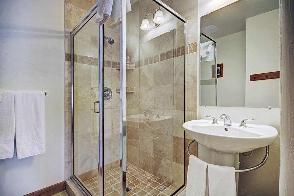 Bathroom - Pine Needle Lodge - Breckenridge Vacation Rental