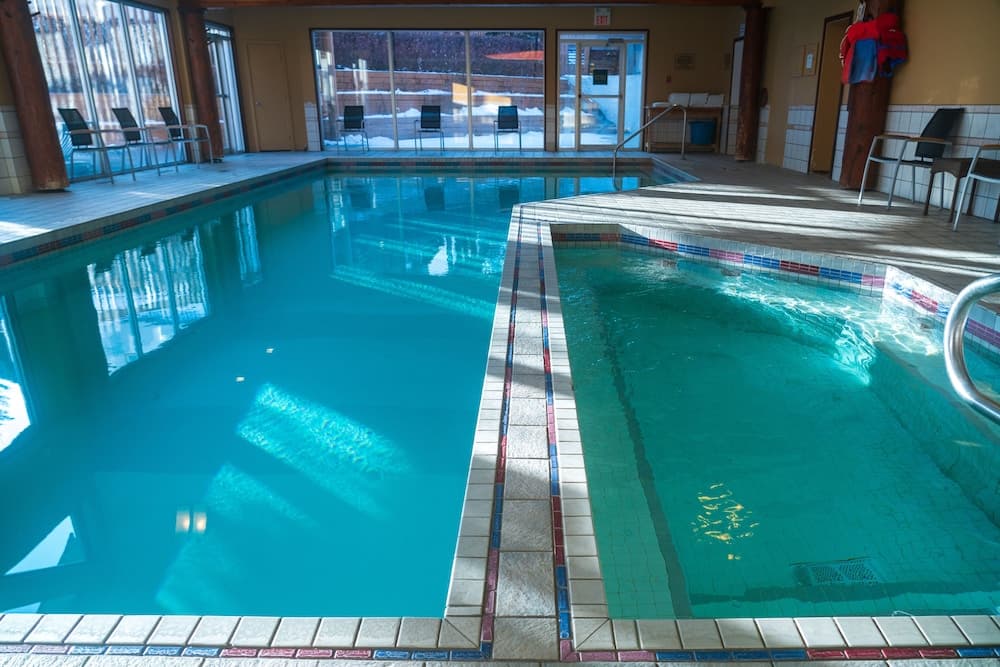 Indoor spa tub