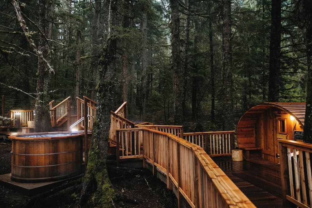 Outdoor spa tub