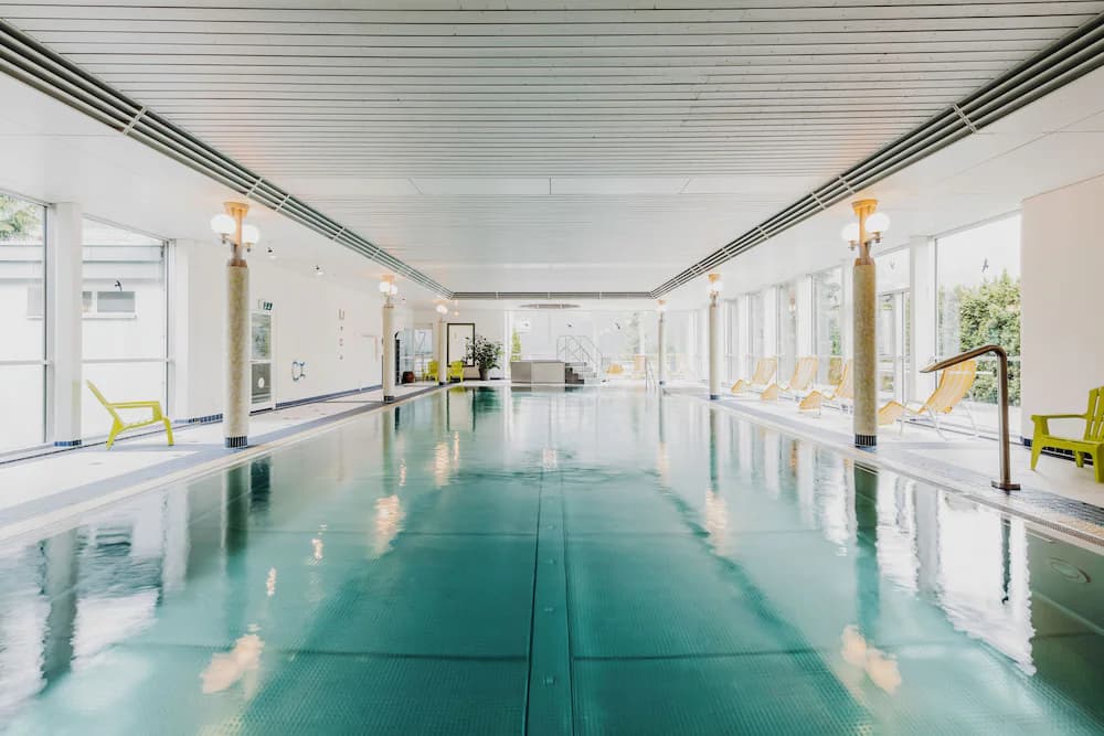 Exercise/lap pool