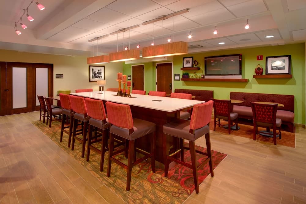 Lobby lounge
