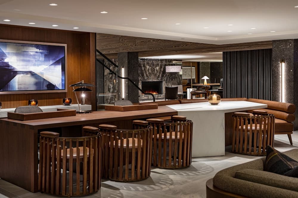 Lobby lounge