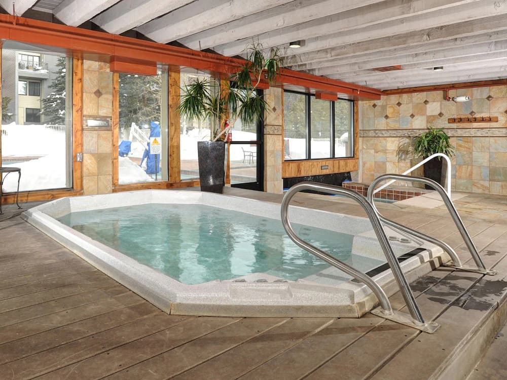 Indoor spa tub