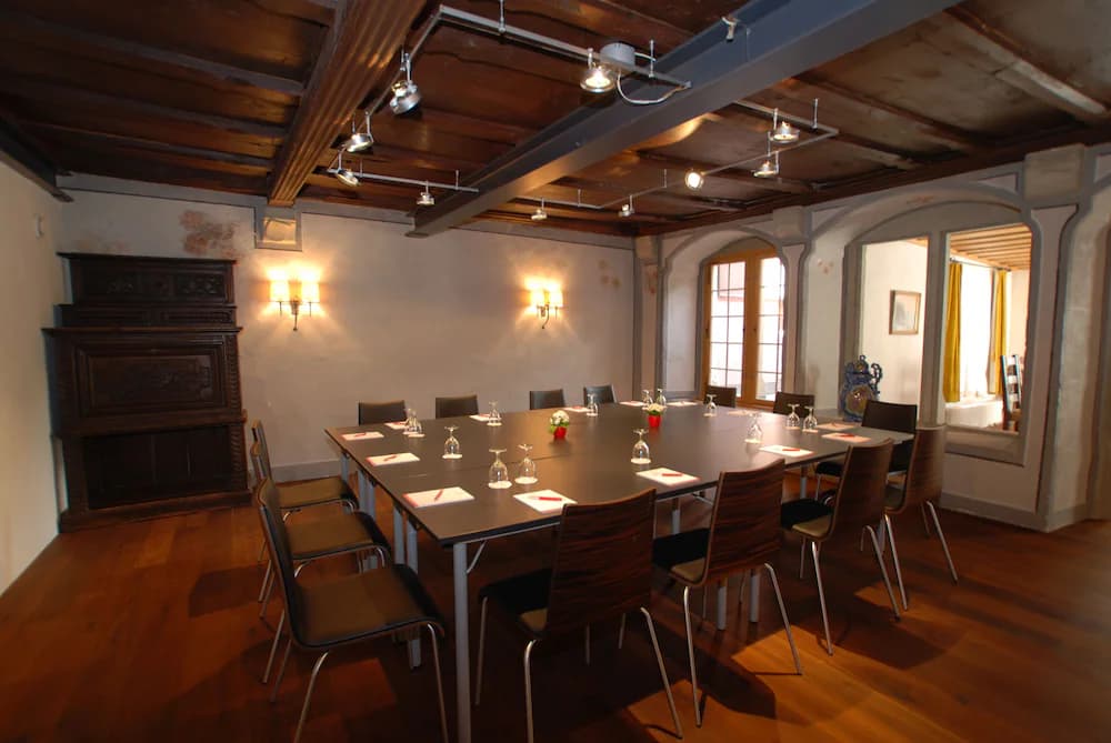 Meeting facility