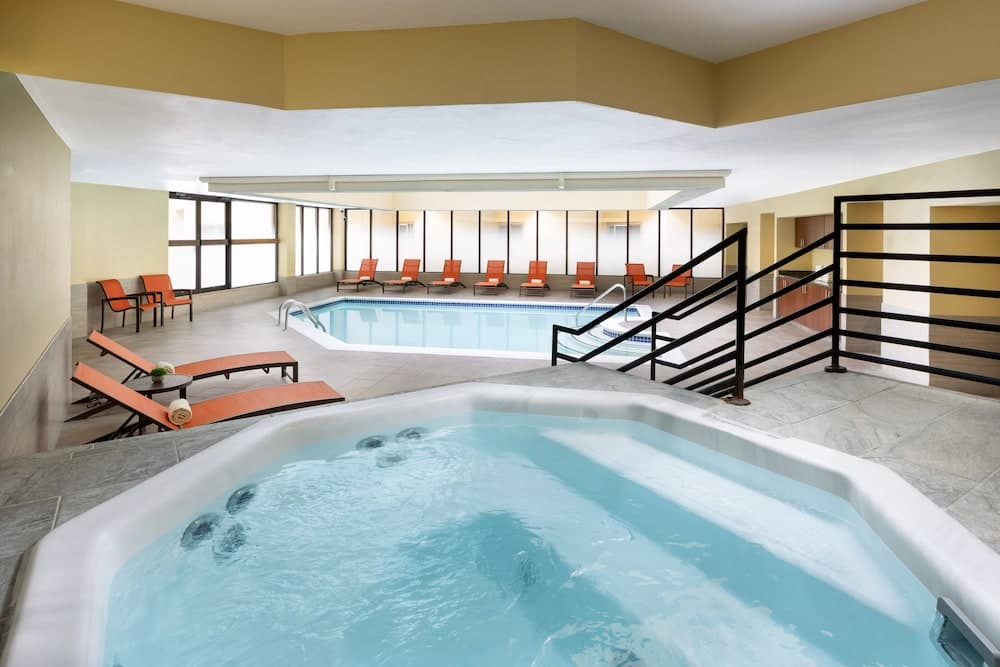 Indoor spa tub