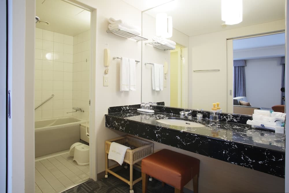 Bathroom amenities