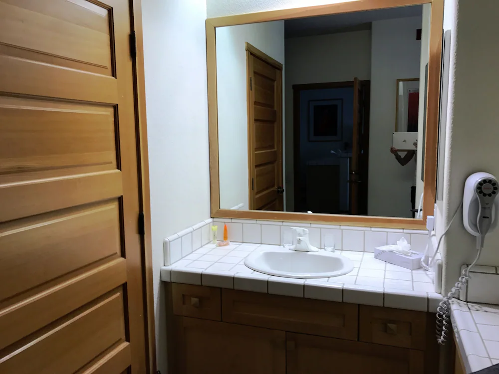 Bathroom sink