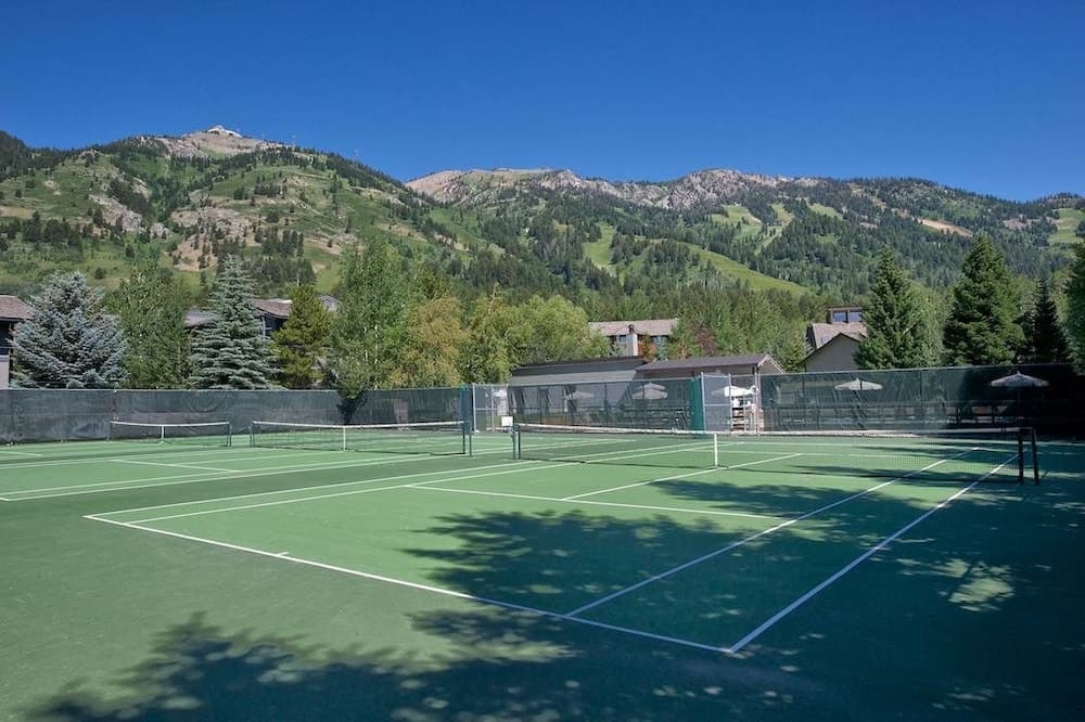 Tennis court