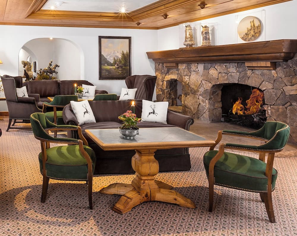 Lobby lounge
