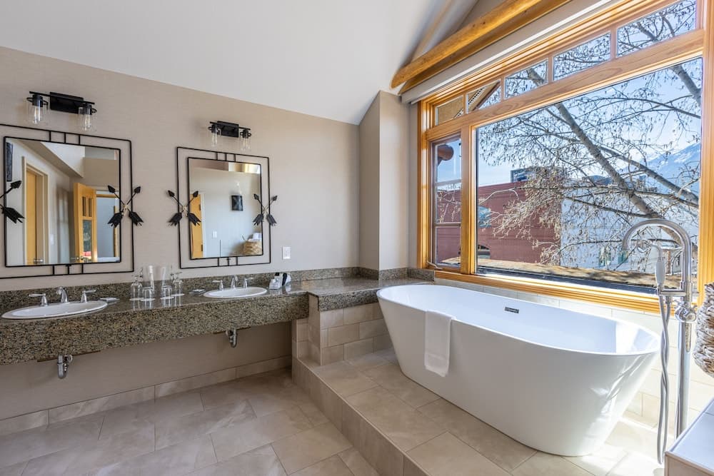Bathroom sink