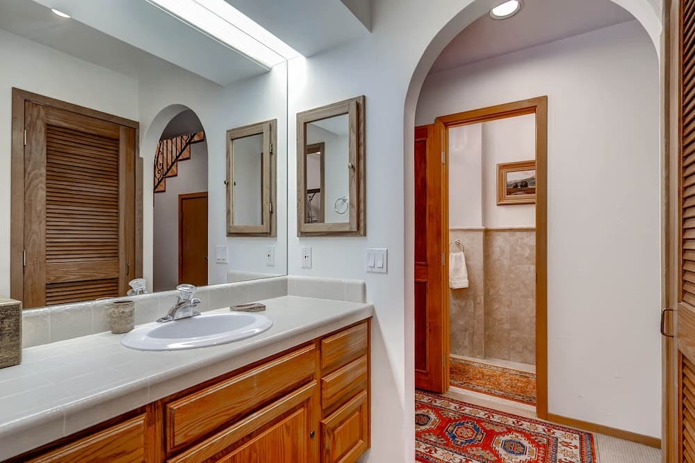 Bathroom sink