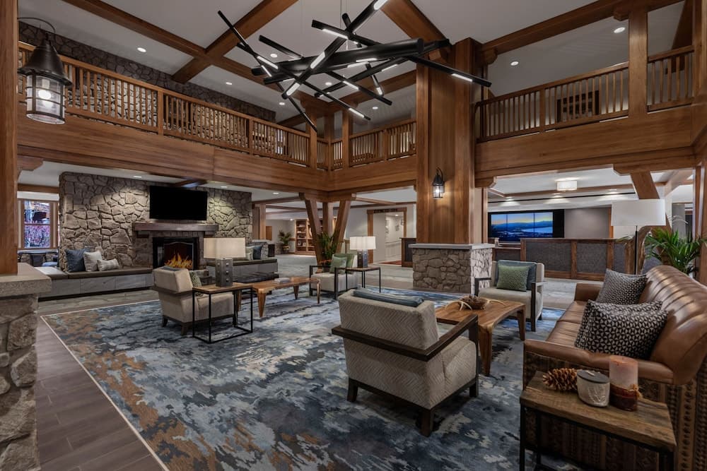 Lobby lounge