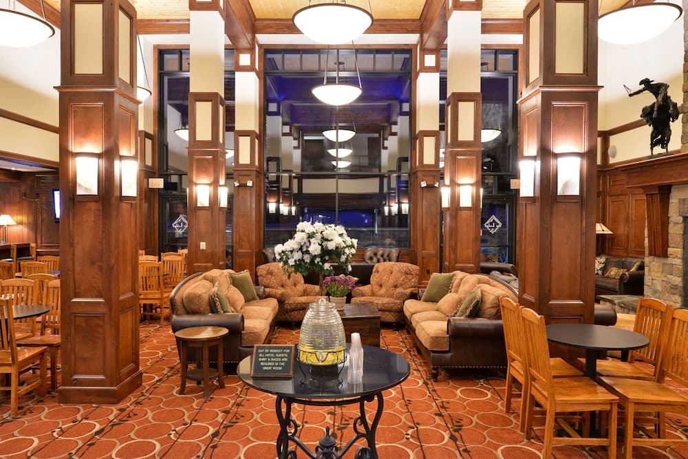 Lobby lounge