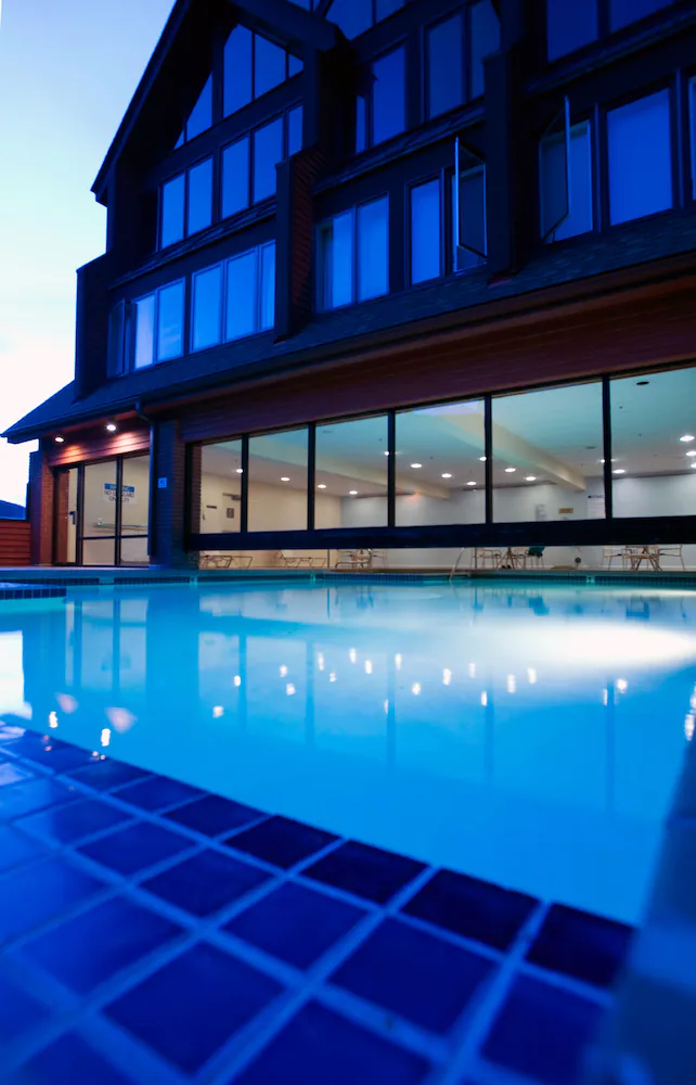 Indoor/outdoor pool