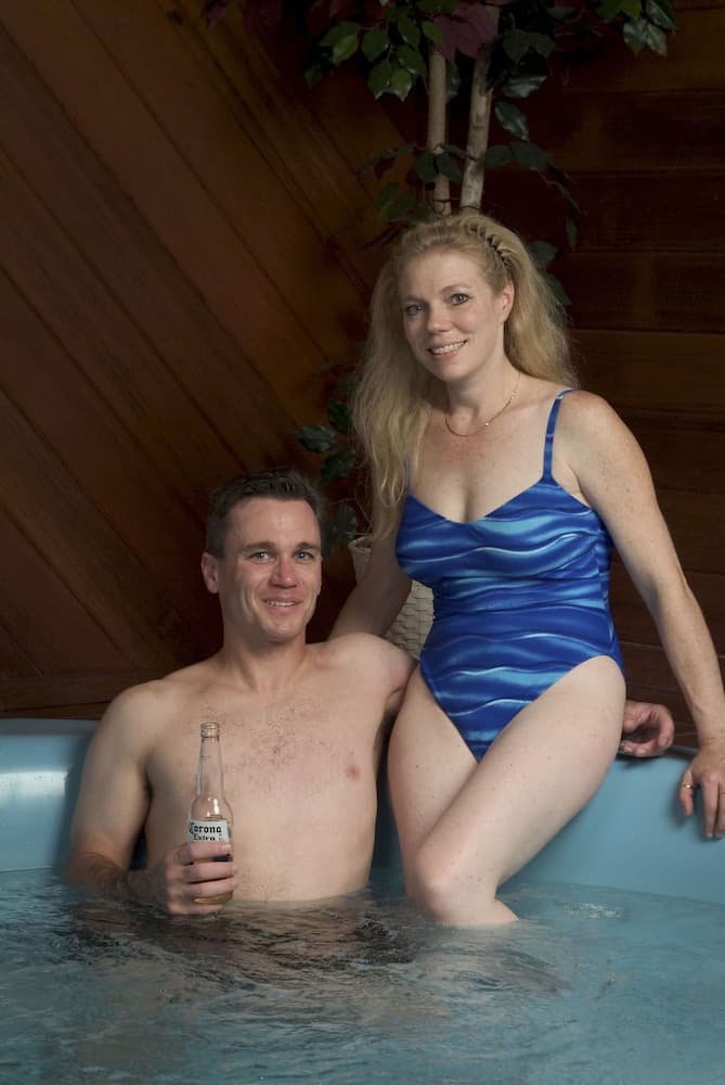 Indoor spa tub