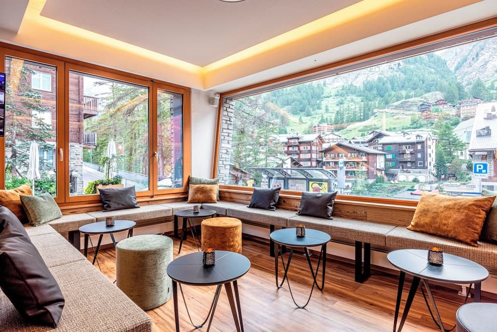 Lobby lounge