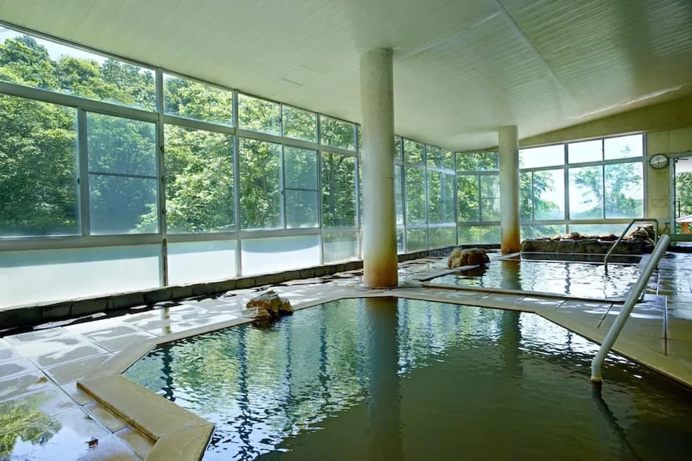 Indoor spa tub