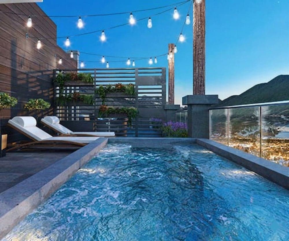 Outdoor spa tub
