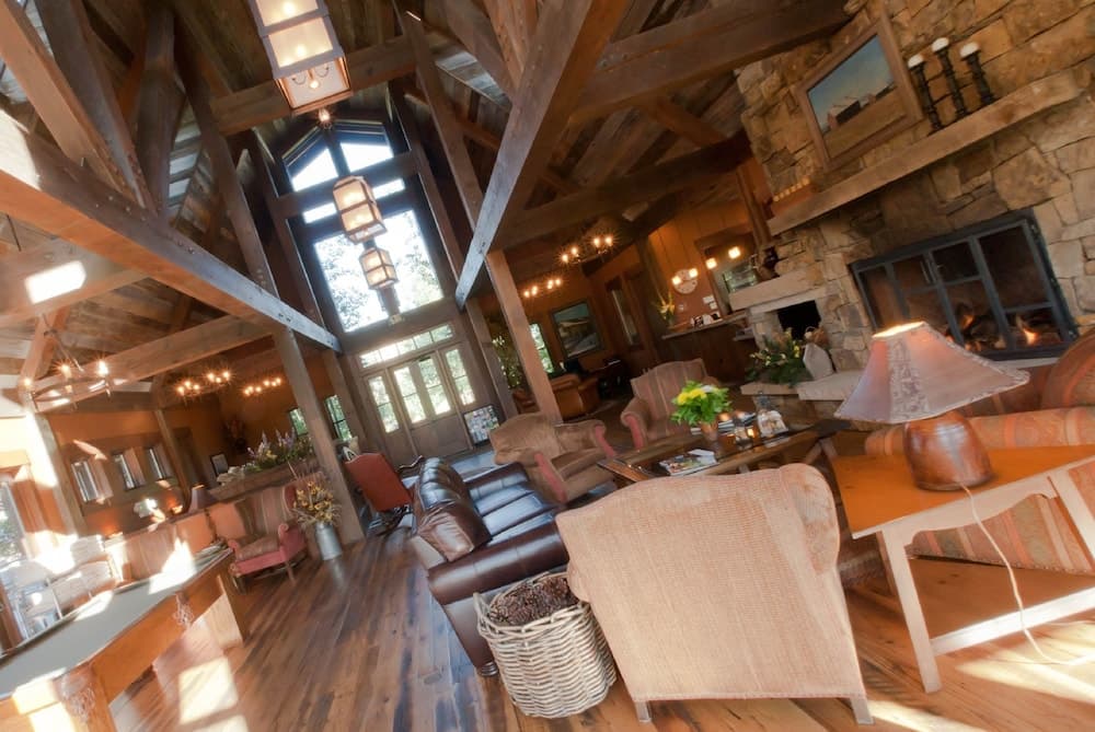 Lobby lounge