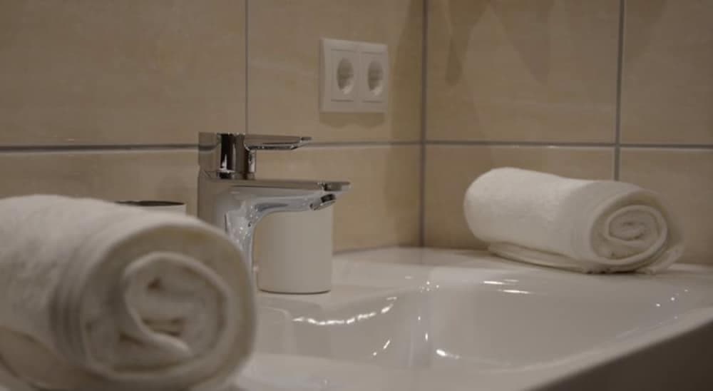 Bathroom sink