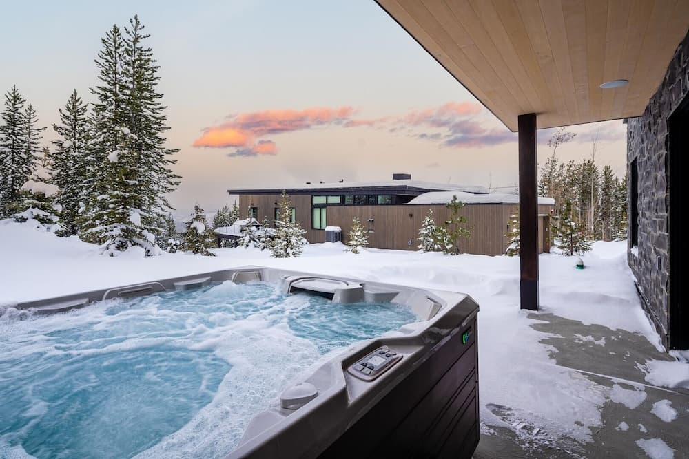 Private spa tub