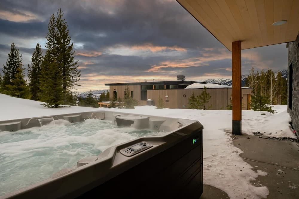 Private spa tub