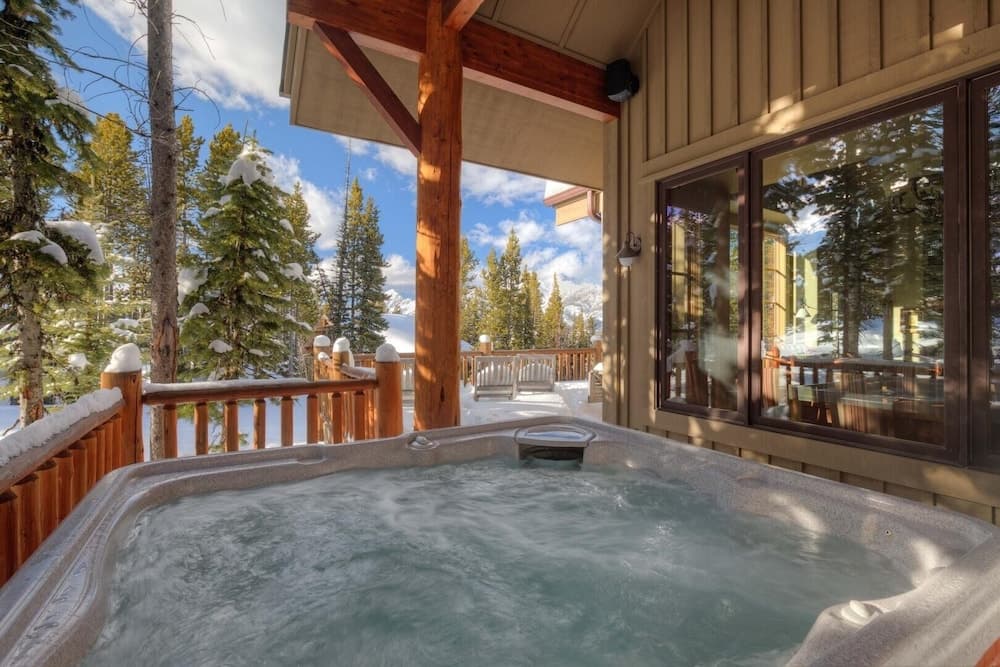 Private spa tub