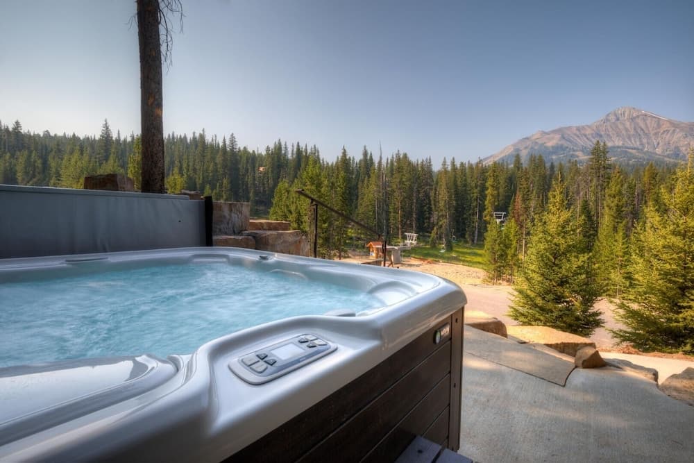 Private spa tub