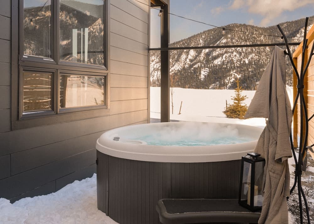 Private spa tub