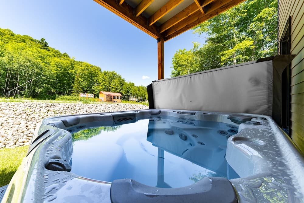Private spa tub
