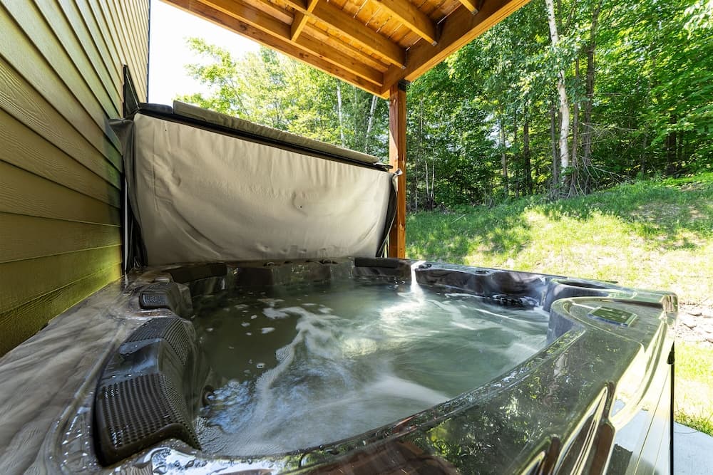 Private spa tub