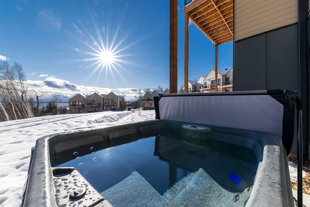 Private spa tub