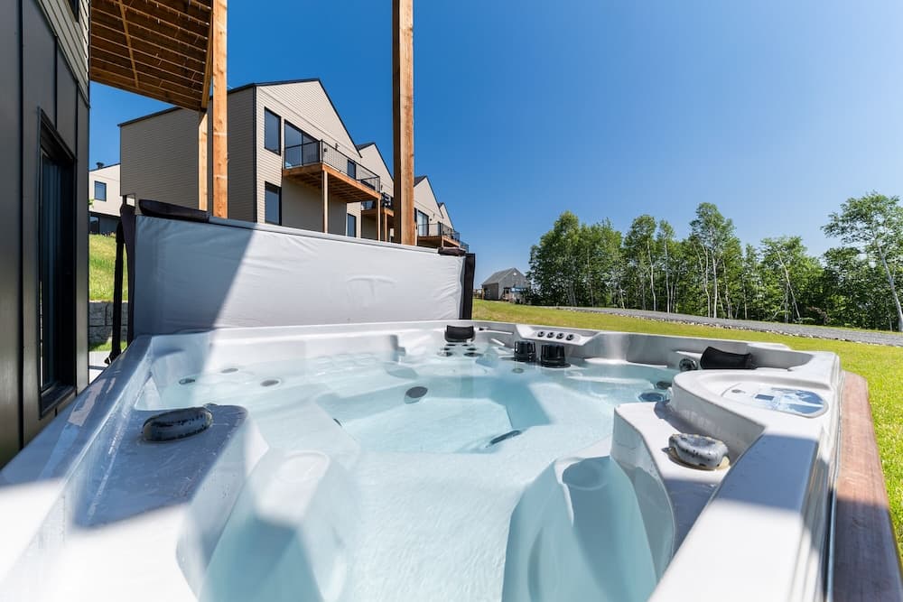 Private spa tub