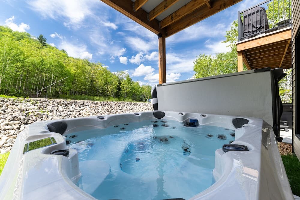 Private spa tub