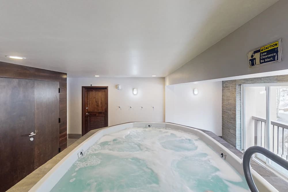 Indoor spa tub