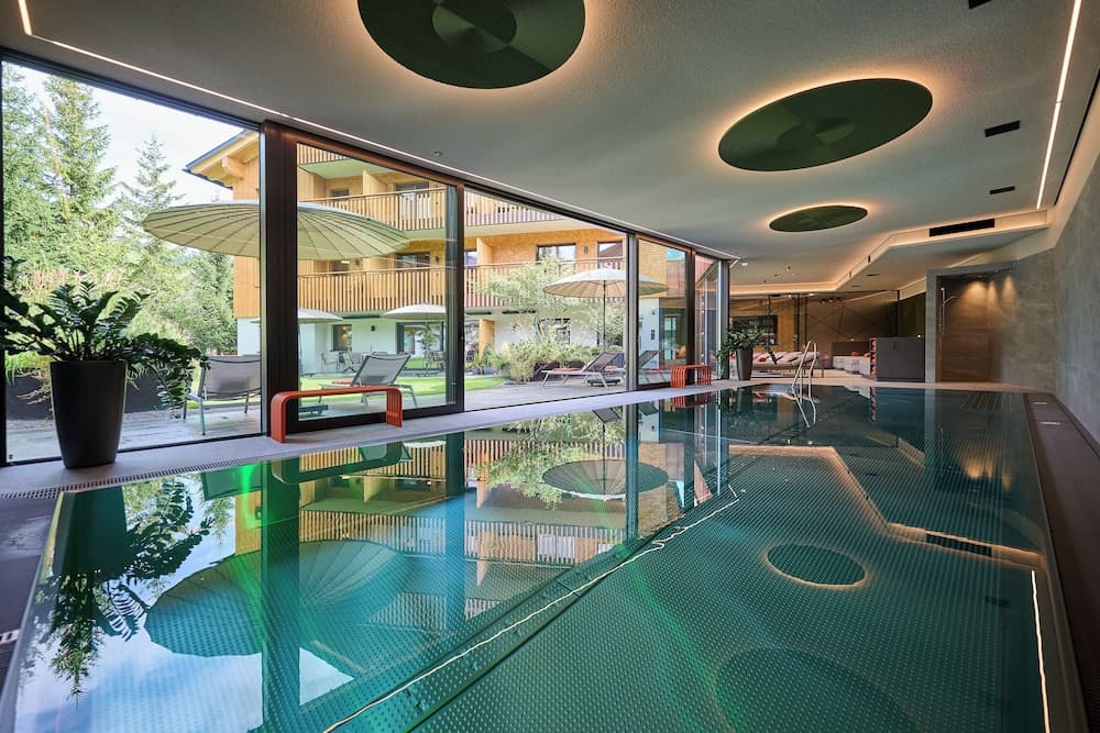 Exercise/lap pool