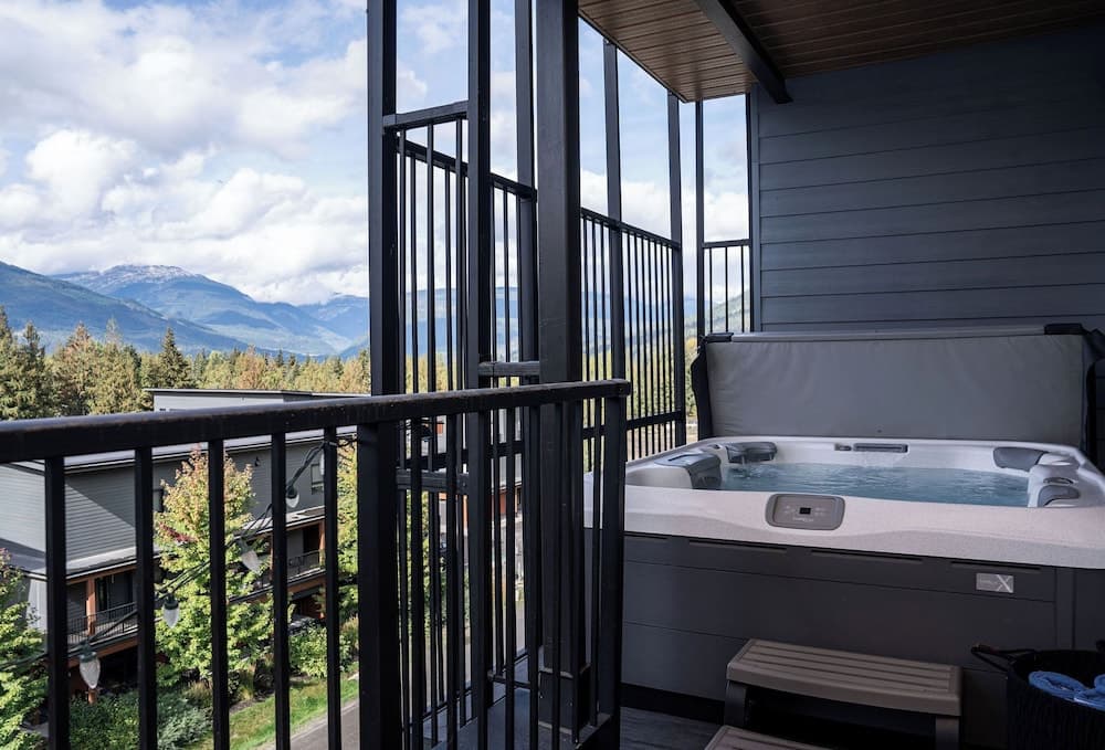 Private spa tub