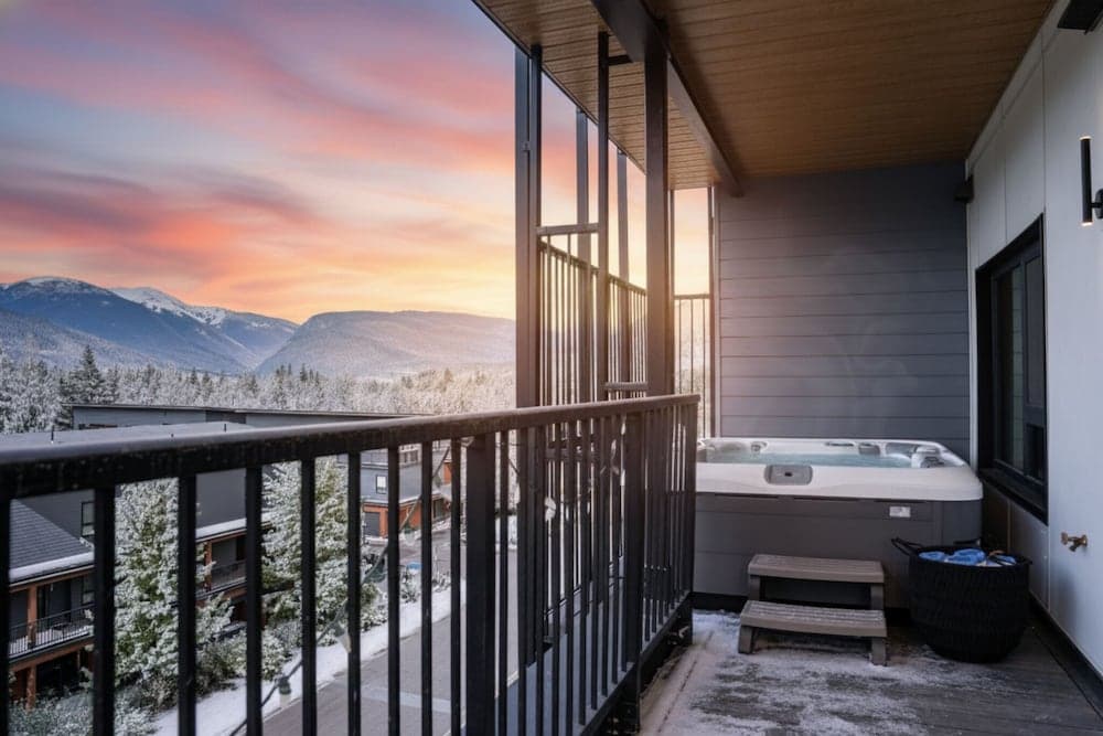 Private spa tub