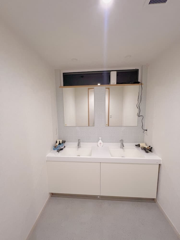 Bathroom sink