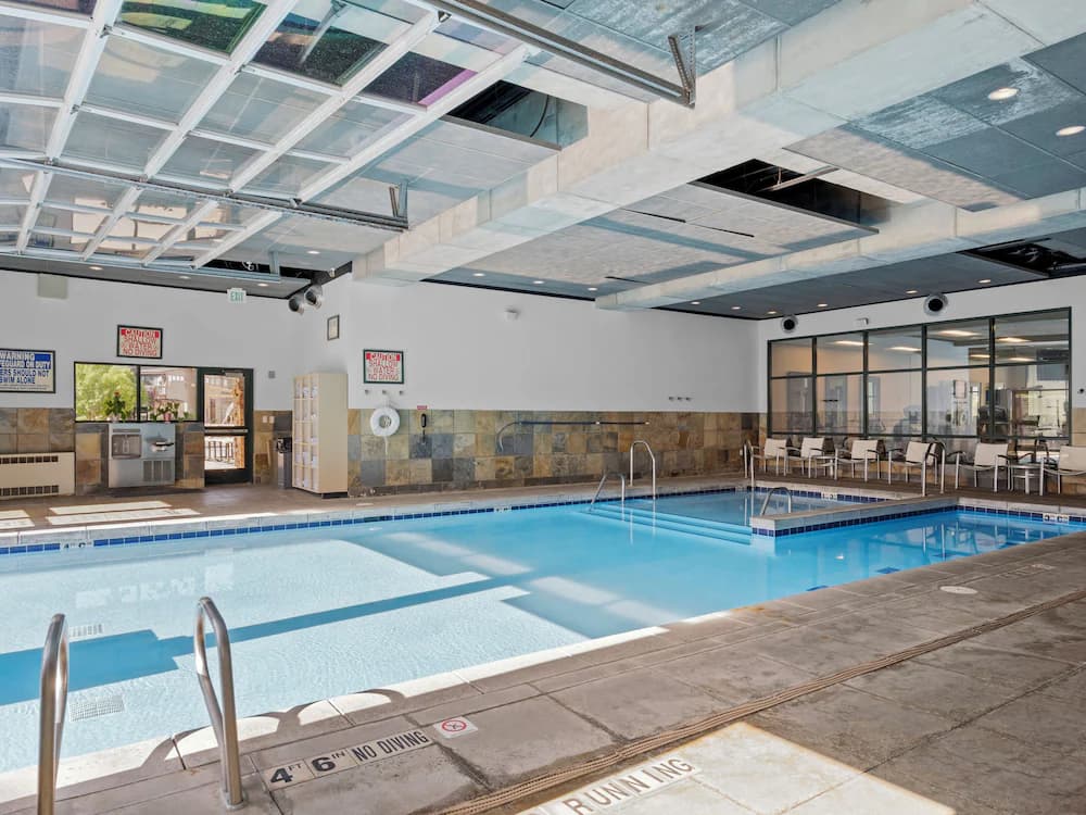 Indoor/outdoor pool