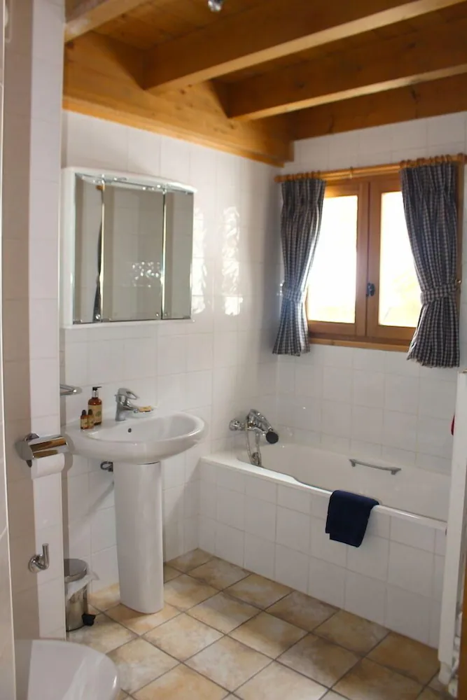 Deep soaking bathtub