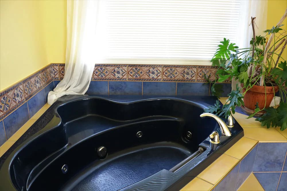 Jetted tub