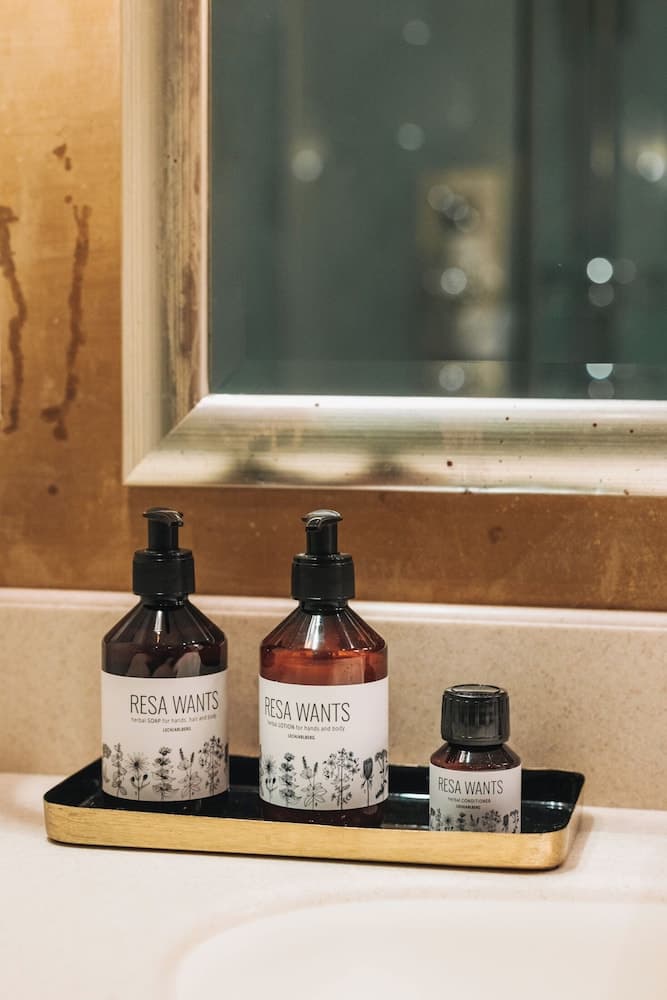 Bathroom amenities